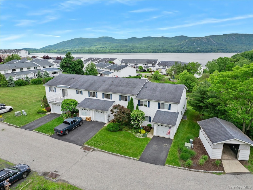 221 Tamerisk Ln, New Windsor, NY 12553 - photo 1