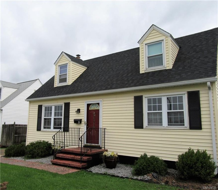 Well maintained move in condition vinyl sided cape