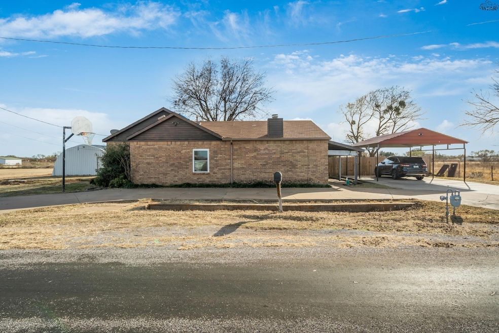 125 Southgate Garden St, Iowa Park, TX 76367 - photo 1