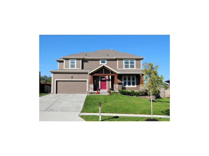 10223 Theden Cir, Lenexa, KS 66220 - photo 1