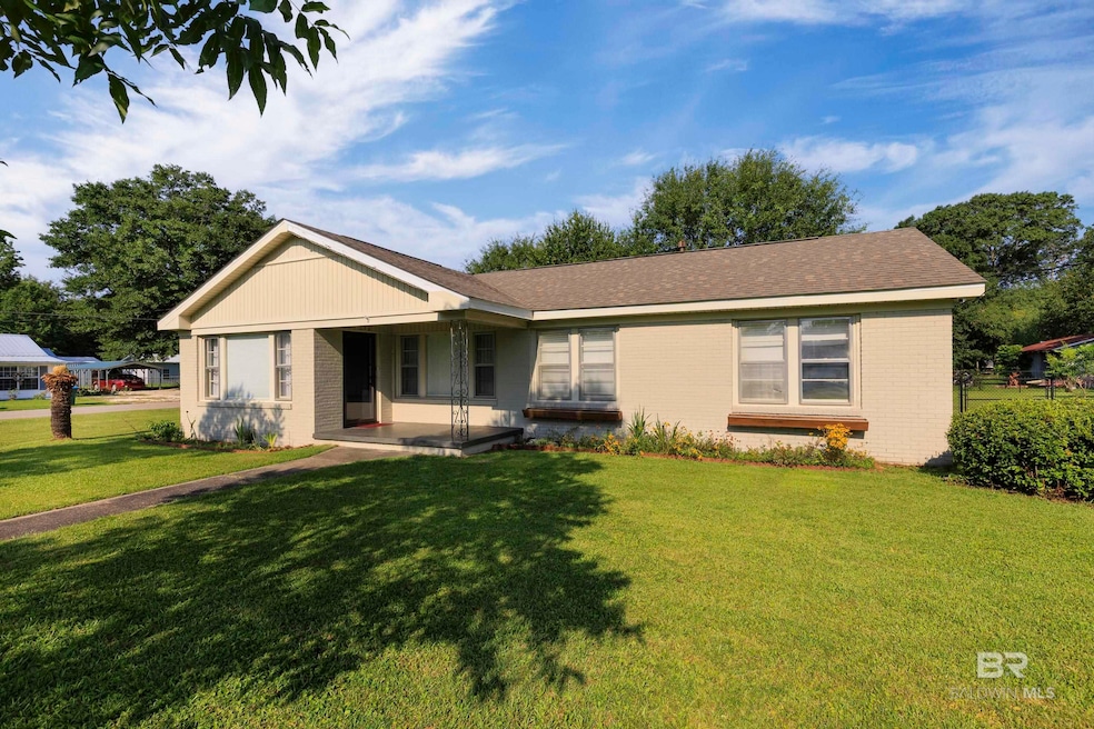 208 Beck St, Atmore, AL 36502 - photo 1