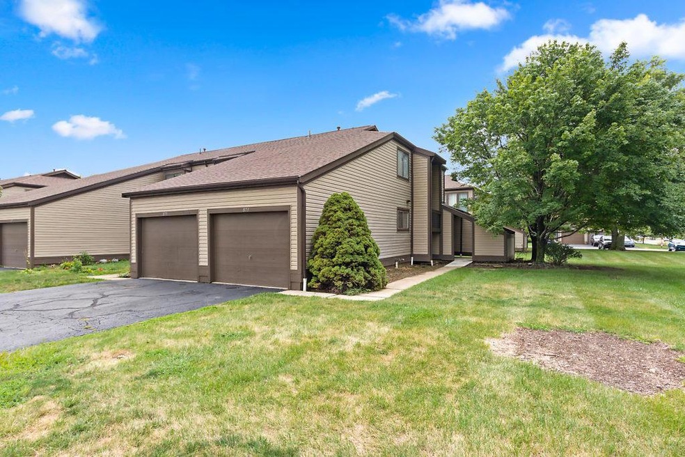 873 Westbury Ln S unit 9D, Columbus, OH 43228 - photo 1