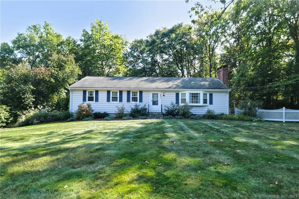 117 Cricket Ln, Orange, CT 06477 - photo 1