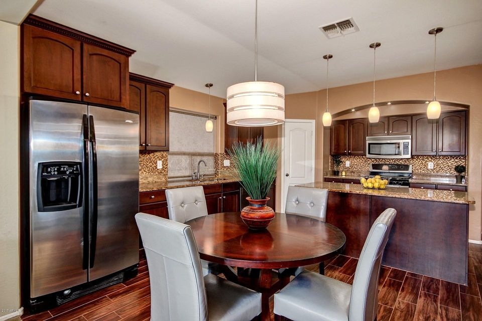 kitchen breakfast area