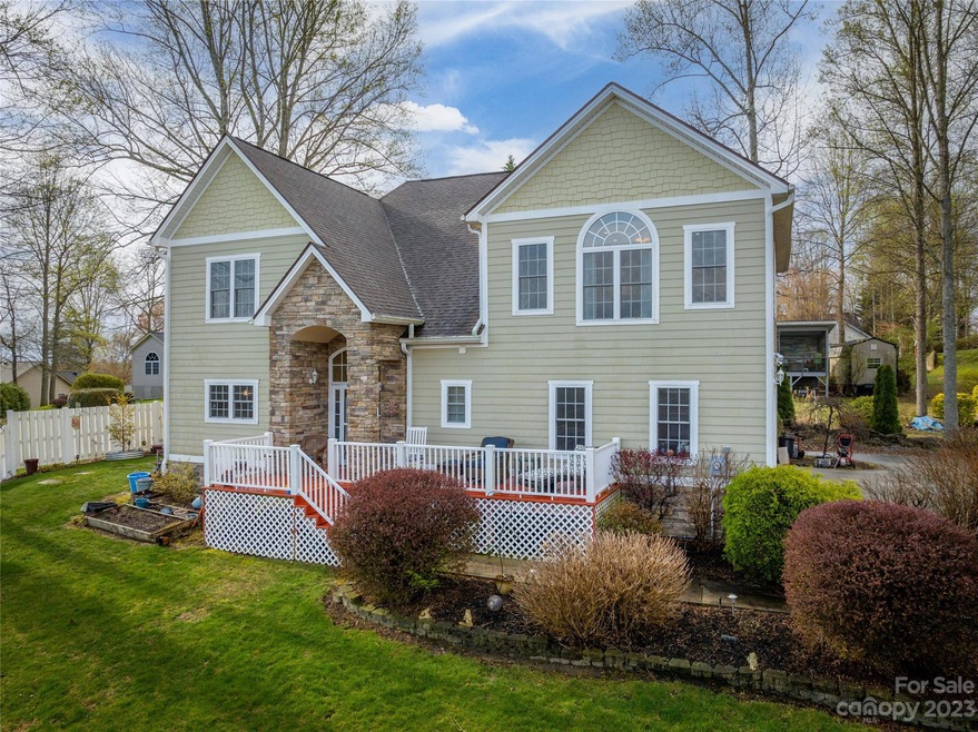 59 Buckeye Dr, Hendersonville, NC 28792 - photo 1