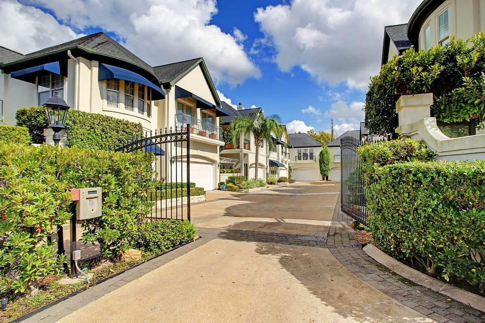 Welcome to 2215 D Potomac Dr. Beautiful community of patio homes. This group is meticulously maintained and was built in the late 1990's.