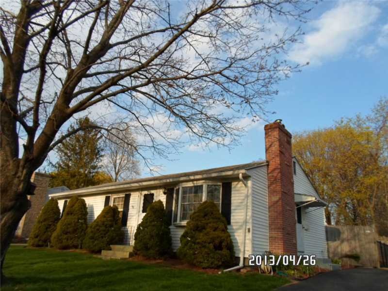 137 Priscilla Rd, Woonsocket, RI 02895 - photo 1
