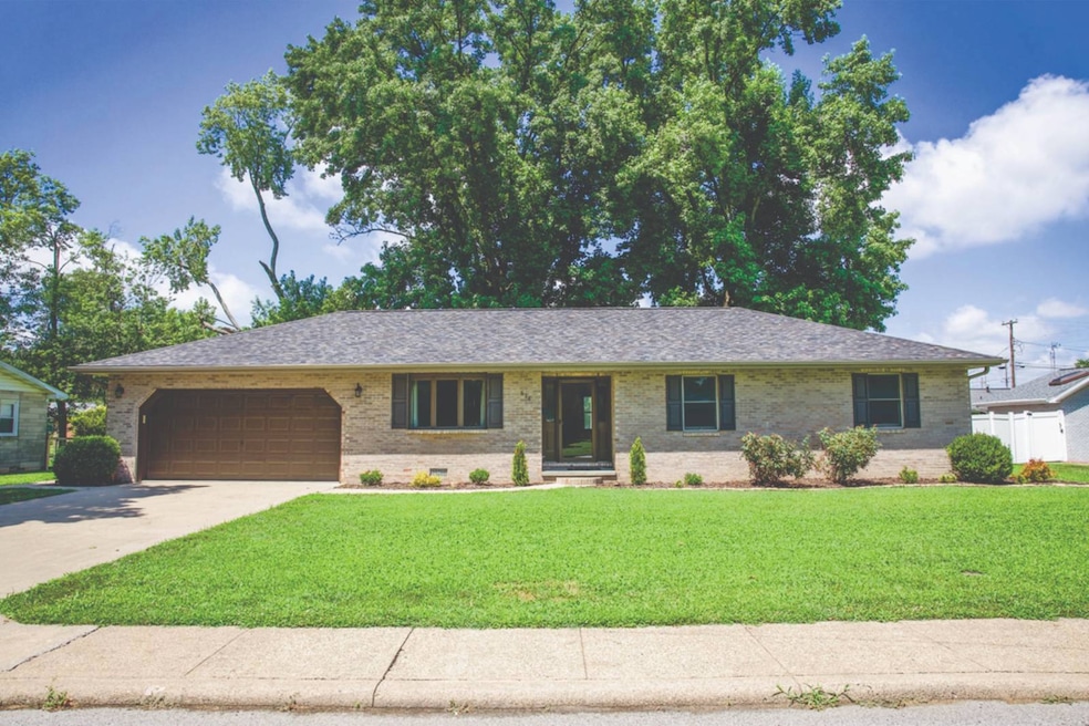 614 Montgomery Cir, Carmi, IL 62821 - photo 1