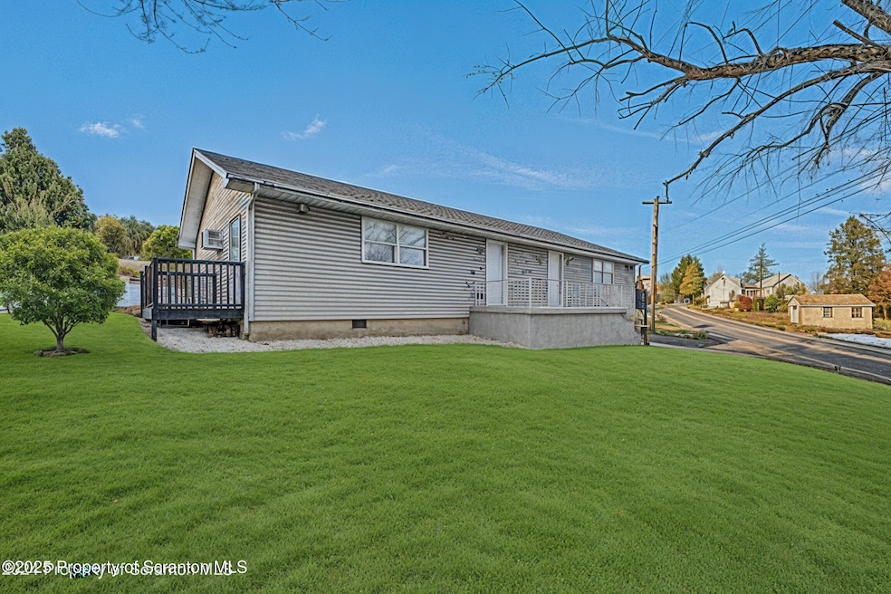 1213 1215 Lori Ln, Old Forge, PA 18518 - photo 1