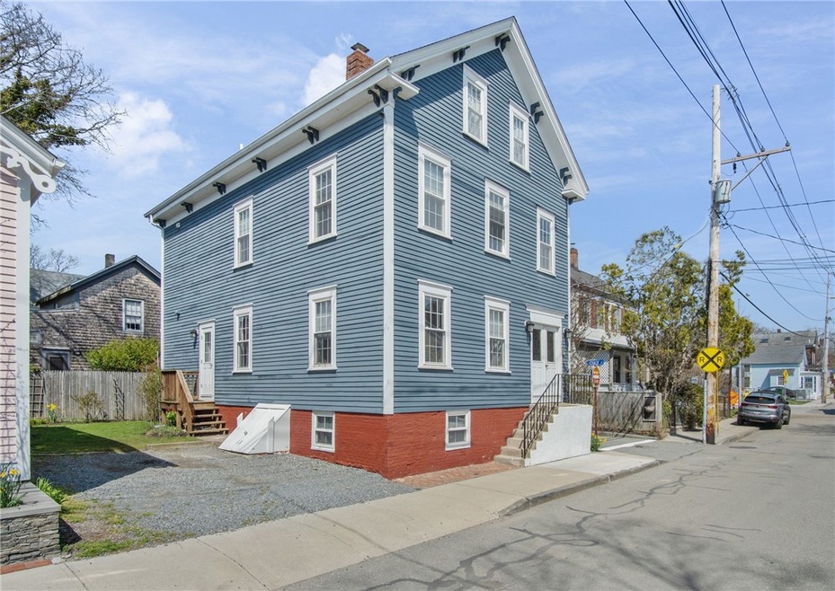 29 Poplar St unit 1, Newport, RI 02840 - photo 1