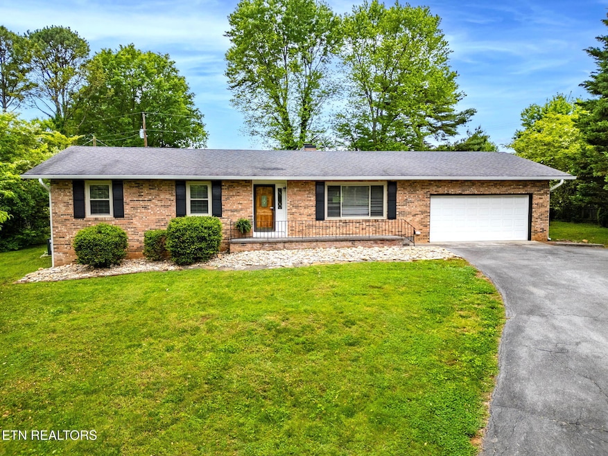 1221 Southbreeze Circle