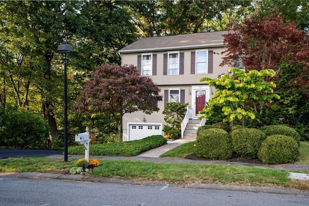 27 Scott Hollow Dr, Holyoke, MA 01040 - photo 1
