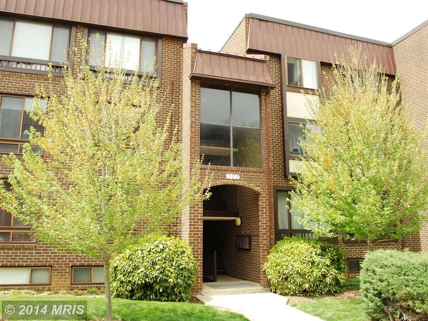 122 Roberts Ln unit 200, Alexandria, VA 22314 - photo 1