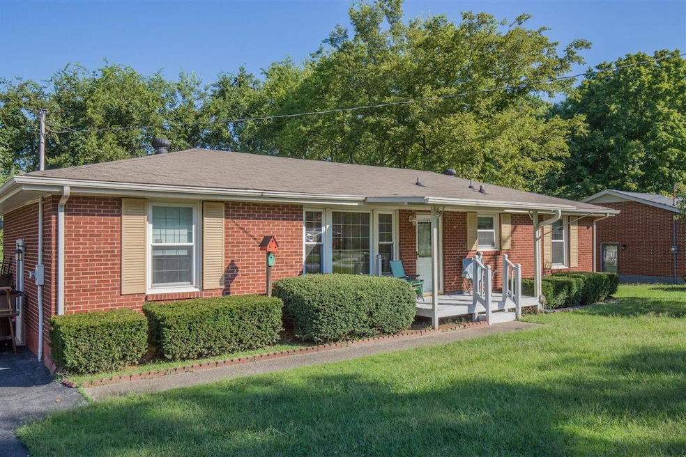 312 Castlewood Ln, Lebanon, TN 37087 - photo 1