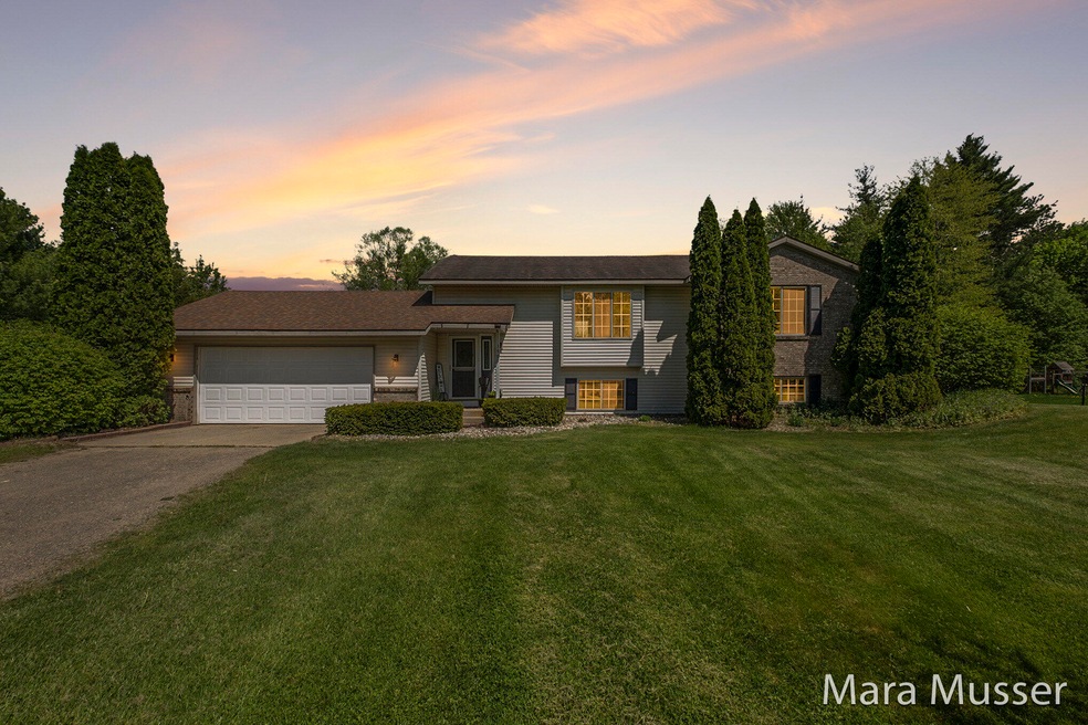 3905 12th St, Wayland, MI 49348 - photo 1