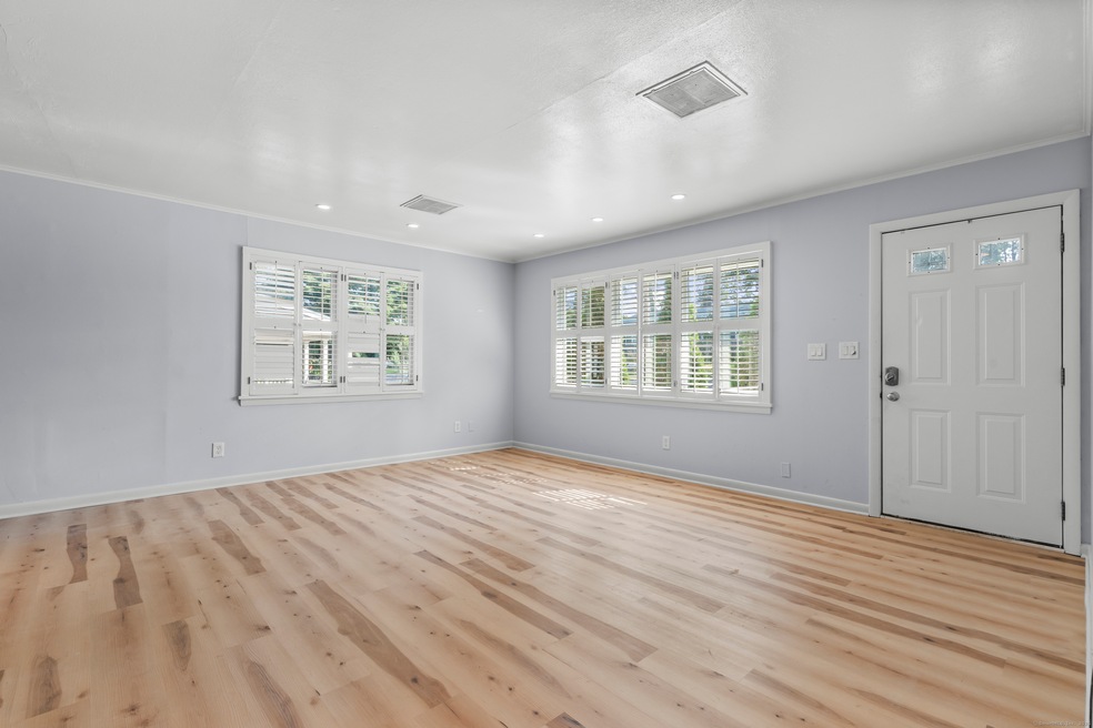 37 Tarinelli Cir, Bridgeport, CT 06606 - photo 1