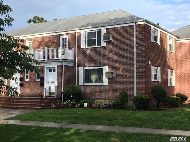 260-65 Union Turnpike unit B-2, Glen Oaks, NY 11004 - photo 1