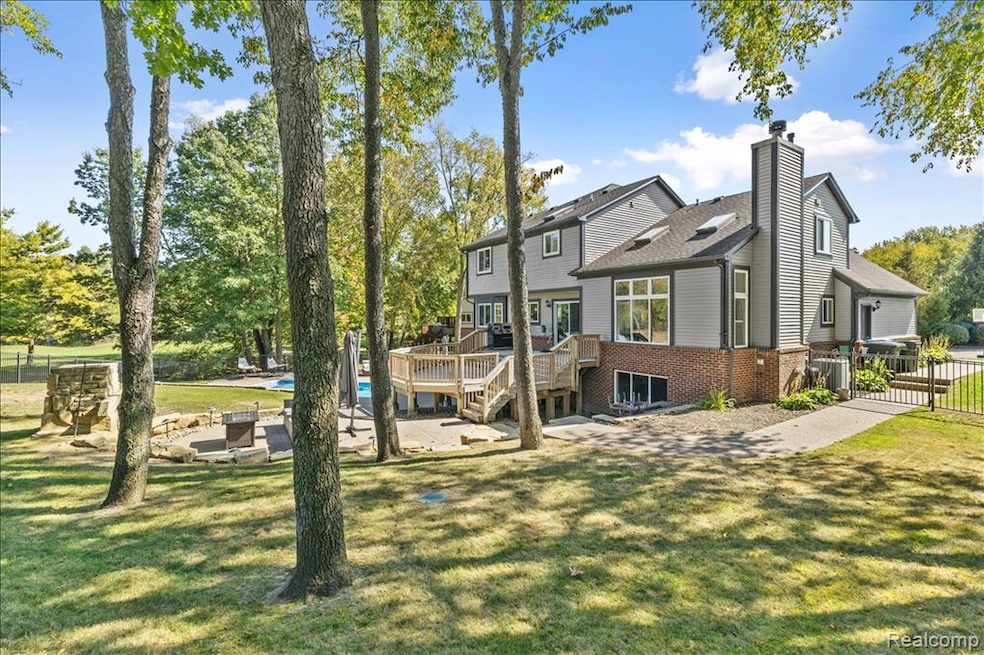 2420 Baltimore Ct unit 20, Commerce Township, MI 48382 - photo 1