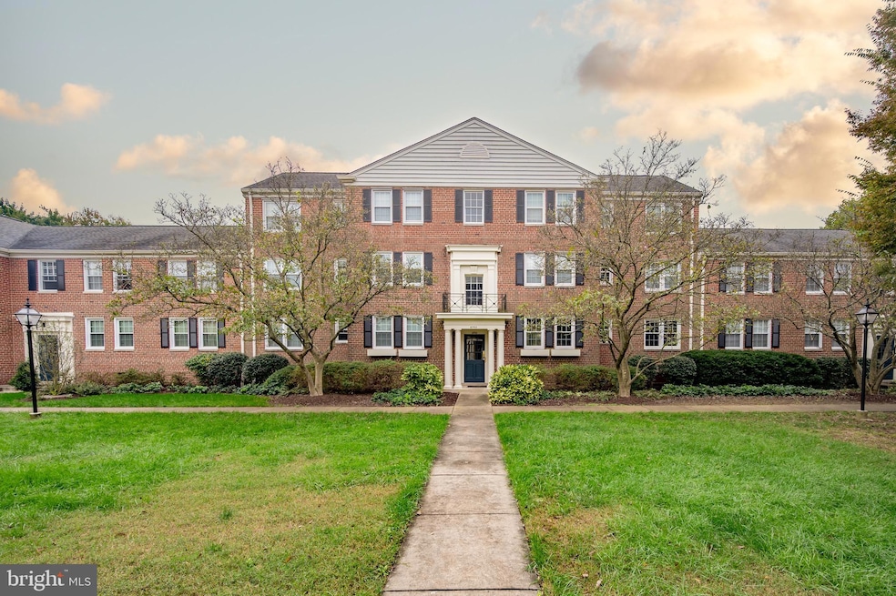 6702 W Wakefield Dr unit A2, Alexandria, VA 22307 - photo 1