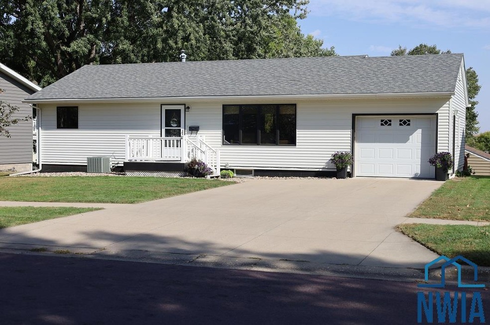 1006 S Marshall St, Rock Rapids, IA 51246 - photo 1