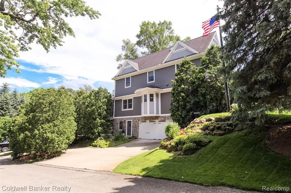 4459 Bethune Ct, West Bloomfield, MI 48323 - photo 1