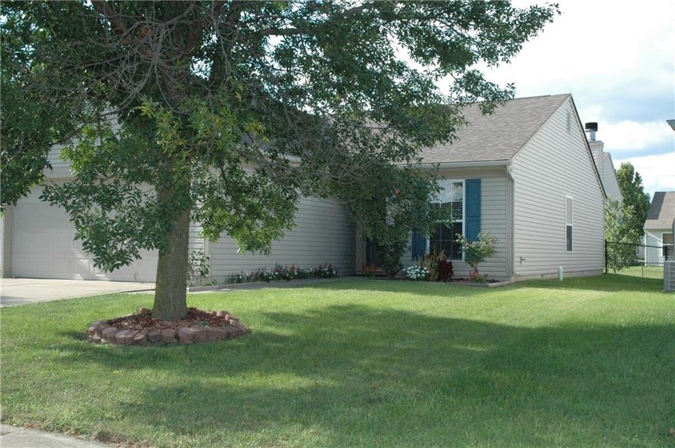 780 Spruce Dr, Greenwood, IN 46143 - photo 1