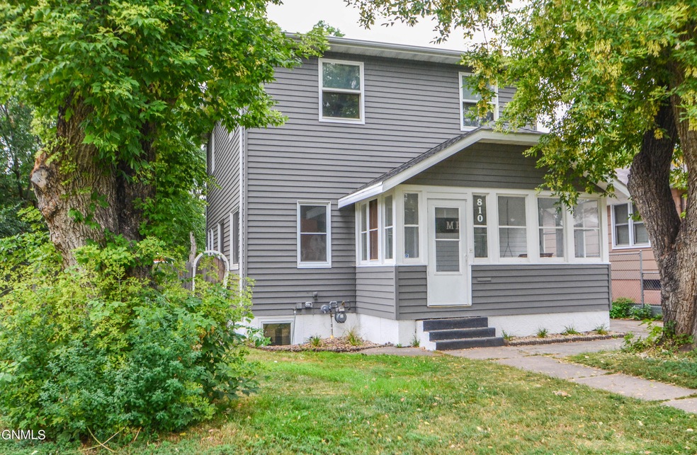 810 N 13th St, Bismarck