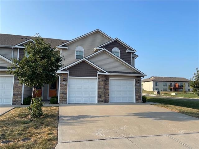 264 Pointe Ln, Raymore, MO 64083 - photo 1