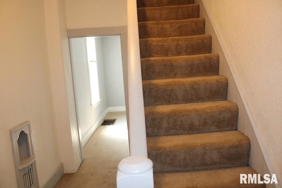 1501 W 4th St, Davenport, IA 52802 - photo 1