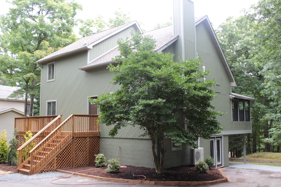 148 Song Mountain Dr, Tafton, PA 18464 - photo 1