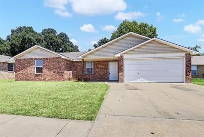 206 Bobbie Ann Ct, Granbury, TX 76049 - photo 1