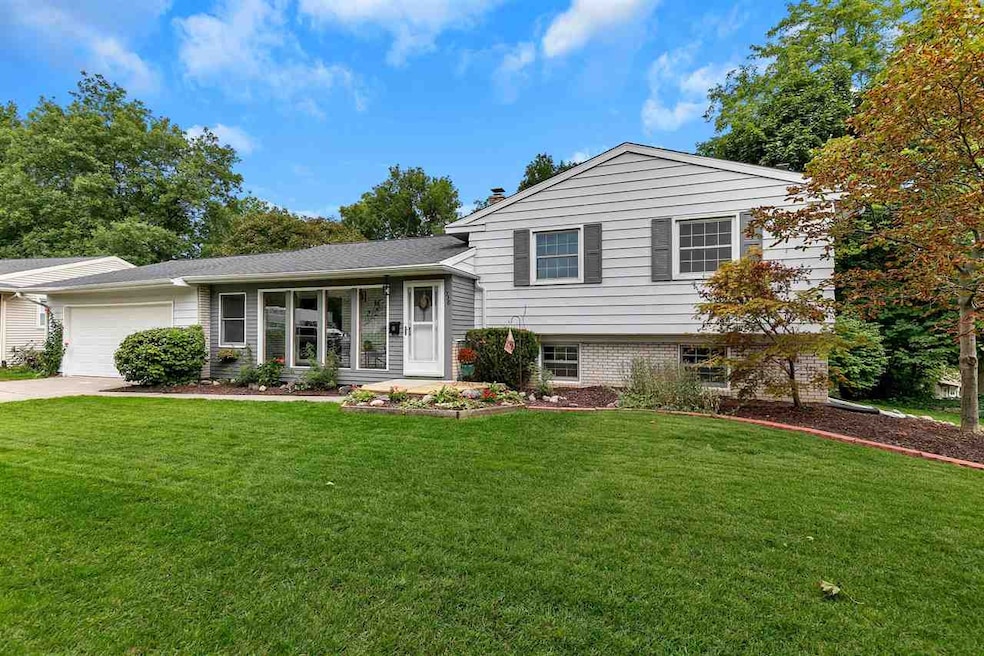 1738 Briarwood Dr, Lansing, MI 48917 - photo 1