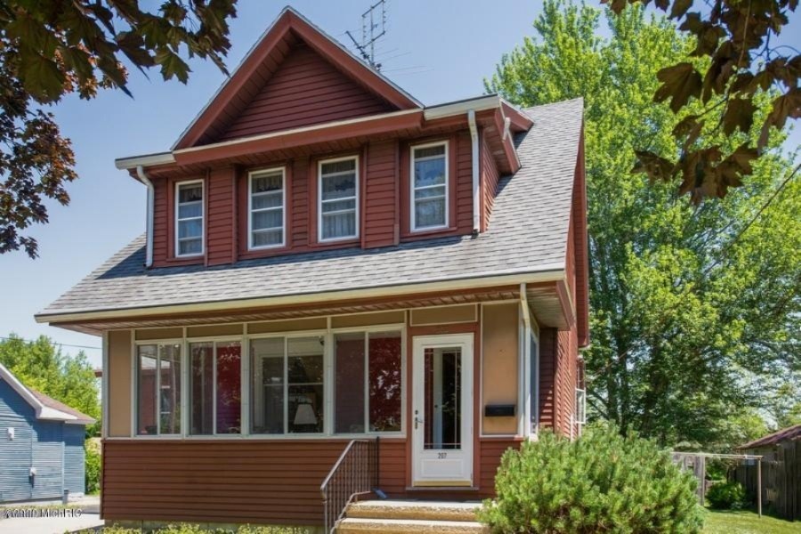 01_207CedarStreet_57_FrontView_LowRes