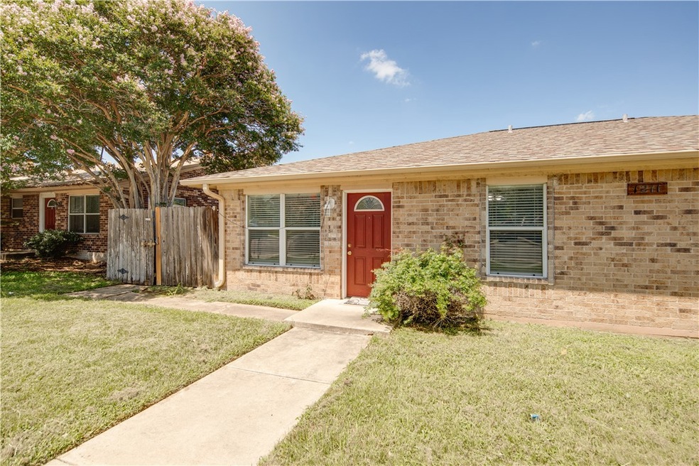 1211 Spring Loop unit B, College Station, TX 77840 - photo 1