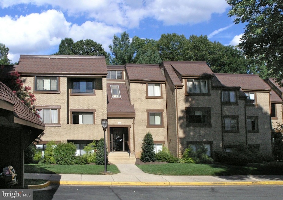 1657 Parkcrest Cir unit 301, Reston, VA 20190 - photo 1