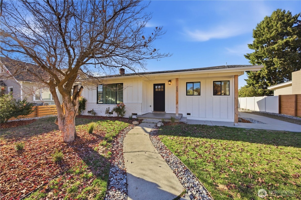 409 N Cedar St, Chelan, WA 98816 - photo 1