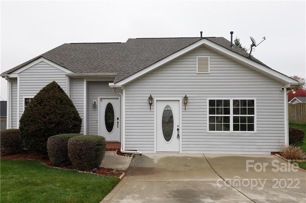 926 Ashland Ave, Statesville, NC 28677 - photo 1