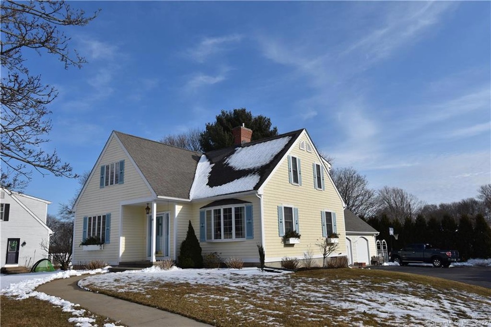 16 W Vine St, Pawcatuck, CT 06379 - photo 1