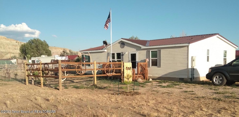 507 Maple St, La Barge, WY 83123 - photo 1