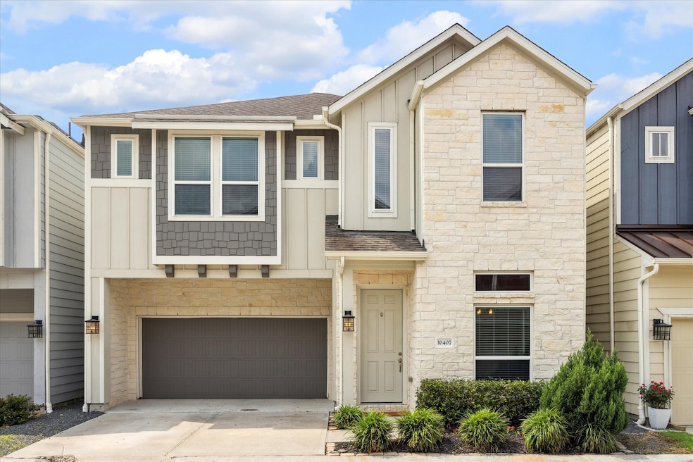 Welcome to 10407 Quiet Courtyard in gated Shadowda
