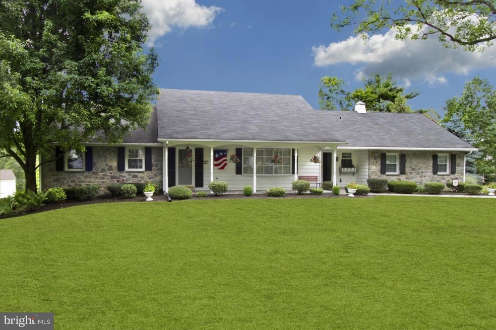 267 Park Ave, Mount Joy, PA 17552 - photo 1