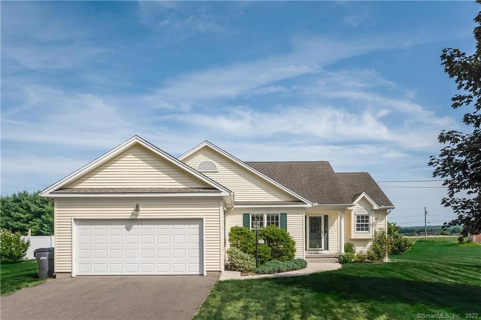 Beautiful Ranch has been updated throughout!