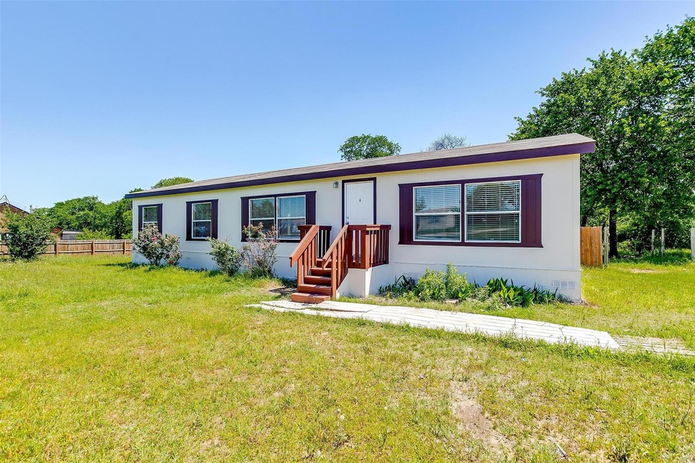 290 Prairie Ln, Azle, TX 76020 - photo 1