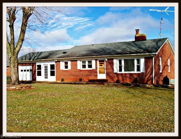 540 Purlear Rd, Purlear, NC 28665 - photo 1