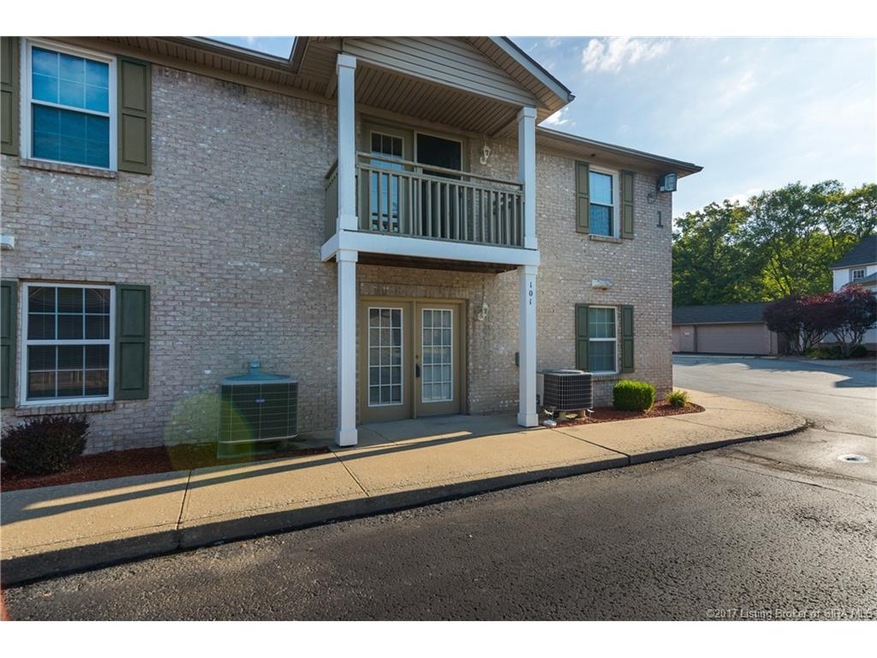1624 Colonial Club Dr unit 101, New Albany, IN 47150 - photo 1