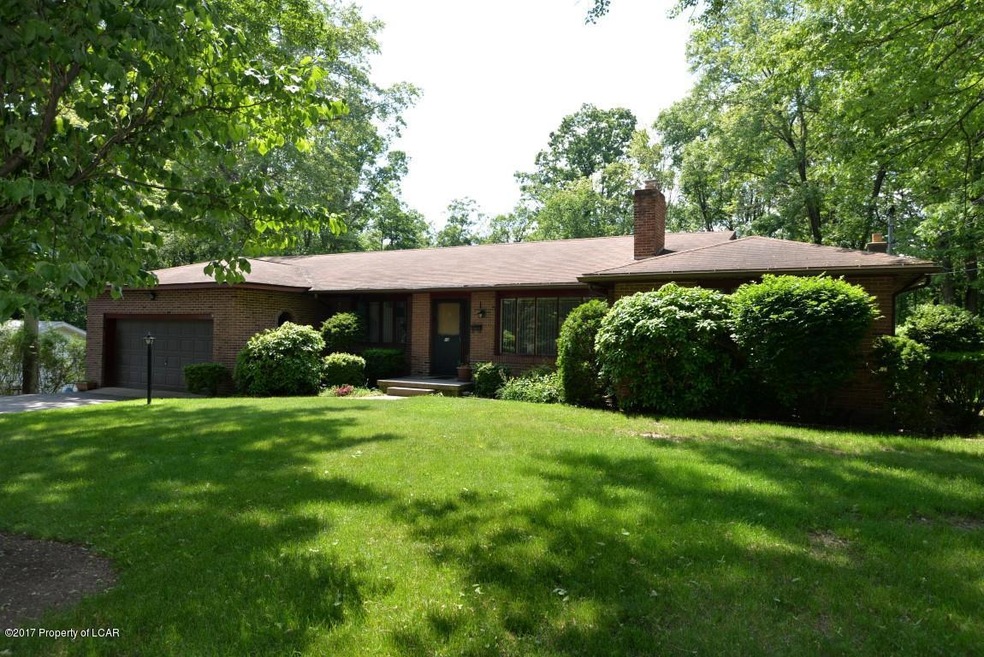 19 Wilkes Ln, Mountain Top, PA 18707 - photo 1