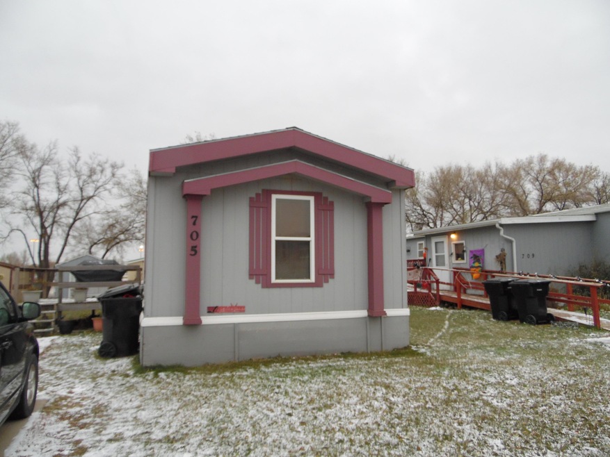 705 27th St W, Williston, ND 58801 - photo 1