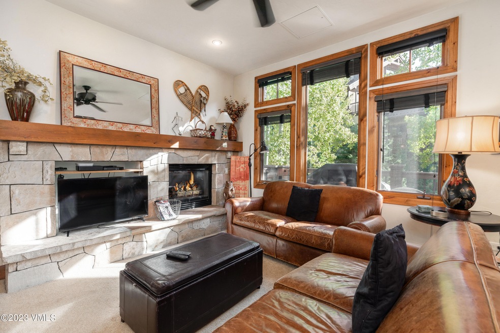 alpine_club_203_interior_living_a