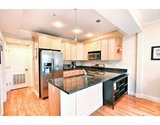 396 Norfolk St unit 2, Cambridge, MA 02139 - photo 1