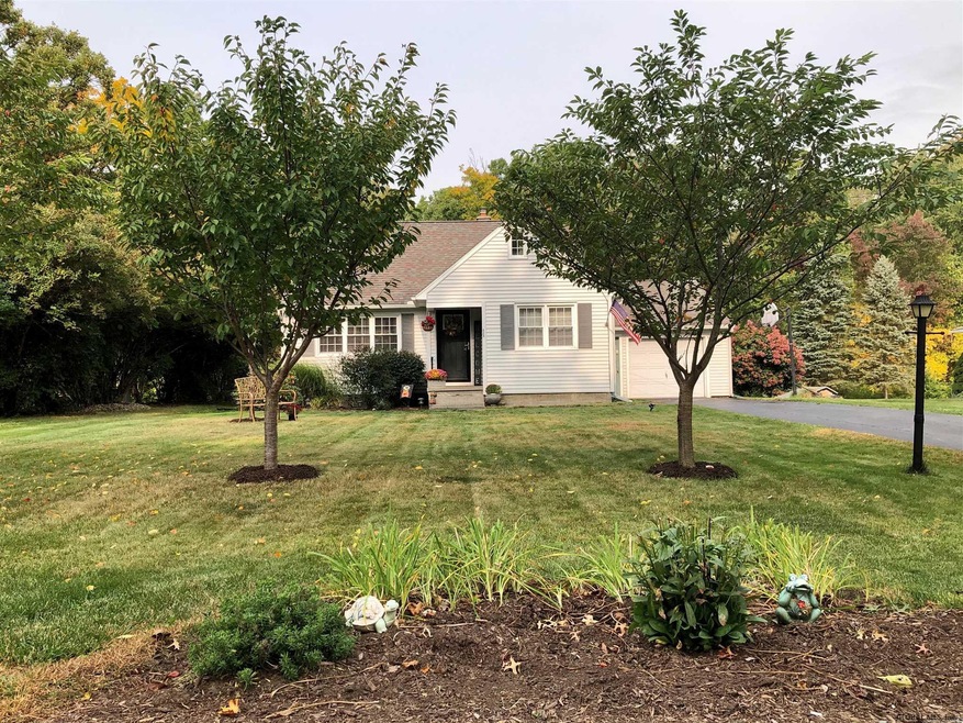 829 Whitney Dr, Schenectady, NY 12309 - photo 1